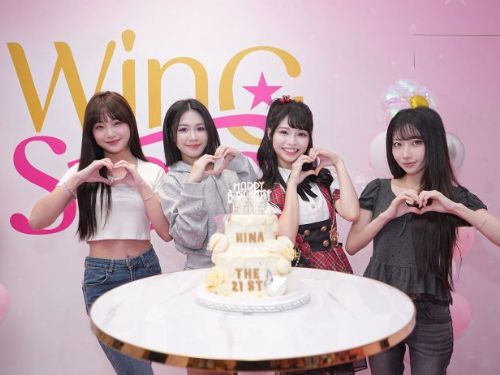 Wing Stars五月生日會登場！團員家人驚喜現身惹哭Nina 筱雯化身大「筱」姐全場笑聲不斷